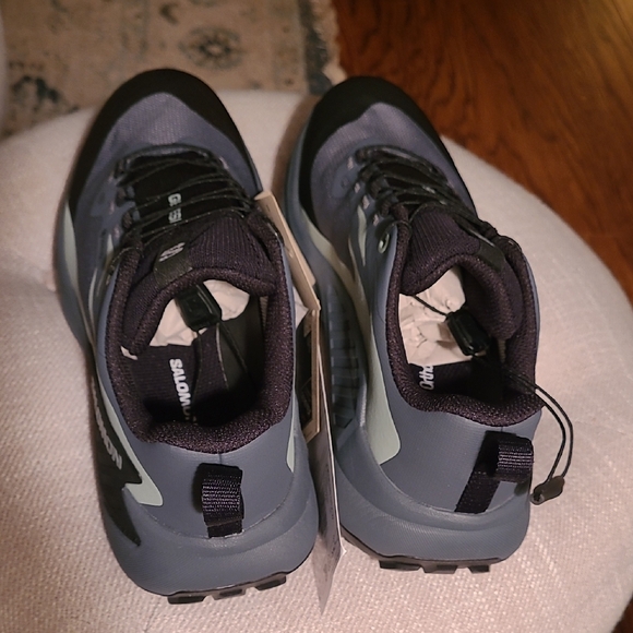 NWT- Salomon Women's Hiking Sneakers, Brand New And Never Worn - Picture 4 of 6